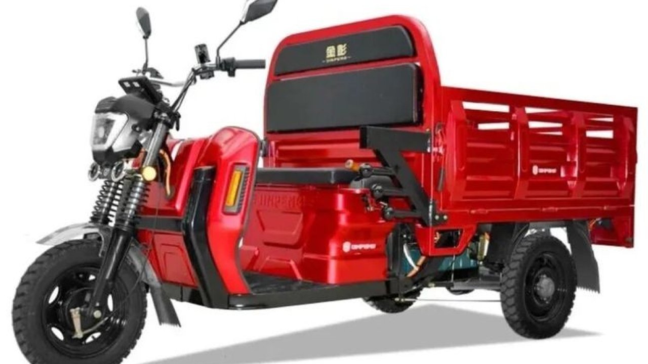 Pemkot Makassar sedang mengkaji usulan pengadaan 100 unit motor sampah listrik senilai Rp100 miliar dari APBD 2025, dengan pertimbangan matang terkait spesifikasi dan harga.