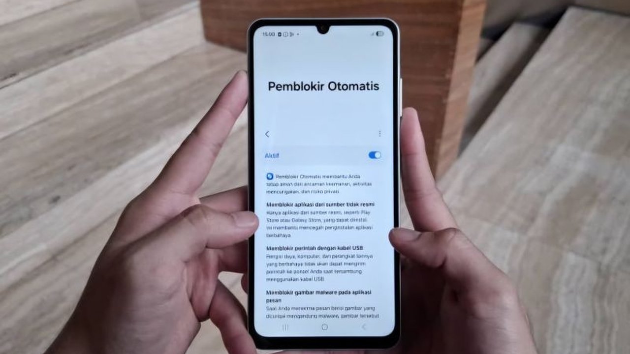 Samsung Galaxy A06 hadir dengan fitur Secure Folder dan Auto Blocker untuk melindungi data pribadi pengguna dari ancaman siber yang semakin meningkat.