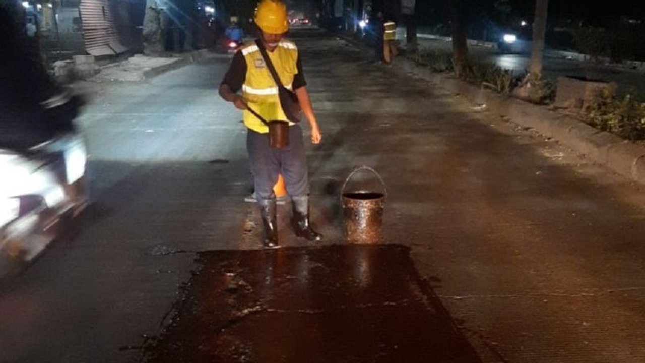 Dinas PUPR Kota Tangerang bertekad selesaikan perbaikan 20 jalur mudik, termasuk Jl. M. Toha dan Jl. Marsekal Suryadarma,  sebelum 24 Maret 2025 untuk kenyamanan pemudik Lebaran.