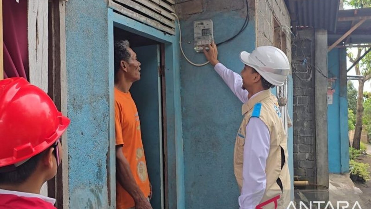 PLN Suluttenggo menyalurkan listrik gratis kepada 140 warga prasejahtera di Suluttenggo melalui program Light Up The Dream, sebagai wujud kepedulian di bulan Ramadan.