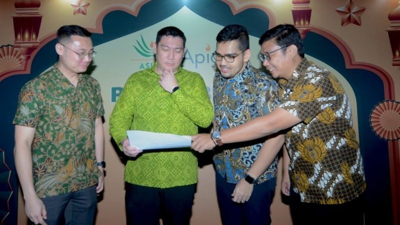 Asian Agri berkomitmen untuk menyertifikasi seluruh petani mitranya dengan sertifikat Indonesian Sustainable Palm Oil (ISPO) pada tahun 2025, demi keberlanjutan industri kelapa sawit.
