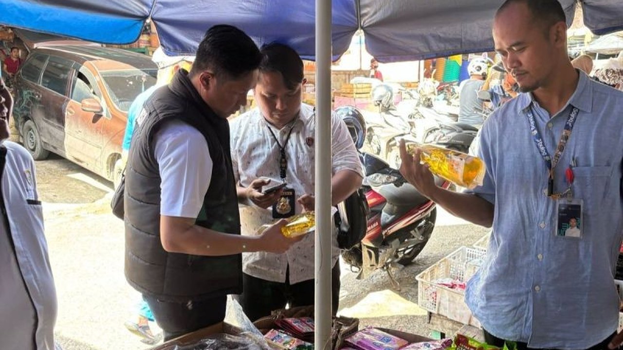 Pemerintah Kabupaten Ogan Komering Ulu (OKU) memastikan harga sembako tetap stabil menjelang Idul Fitri 1446 H, dengan gencar melakukan pemantauan pasar dan mengimbau pedagang untuk tidak menaikkan harga di atas HET.