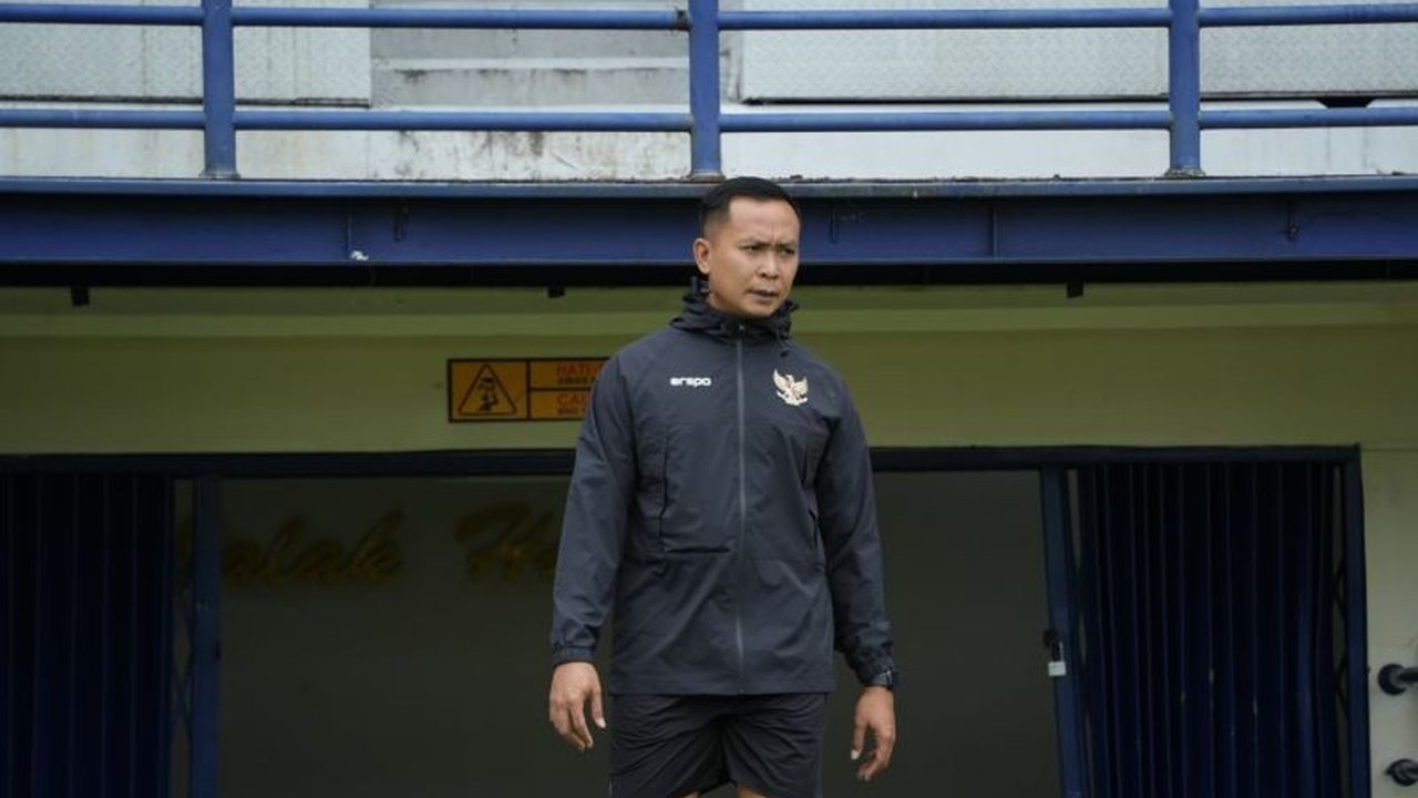 Sofie Imam, pelatih fisik asal Situbondo, resmi bergabung dengan tim pelatih Timnas Indonesia di bawah Patrick Kluivert, menjadi bukti komitmen PSSI dalam mengembangkan talenta lokal.