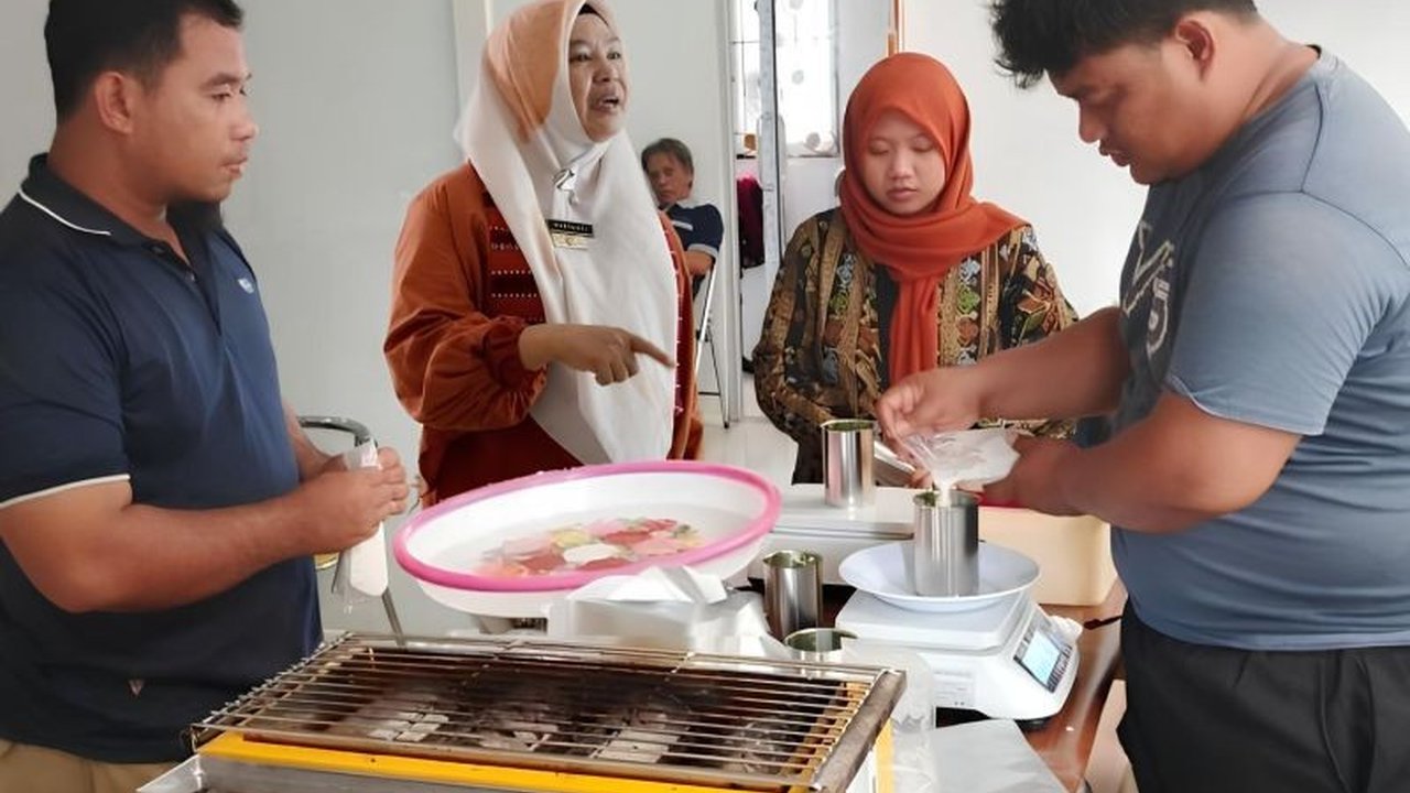 Pemerintah NTB mendorong industri kecil menengah (IKM) pangan untuk menerapkan teknologi sterilisasi komersial guna meningkatkan daya saing produk di pasaran.