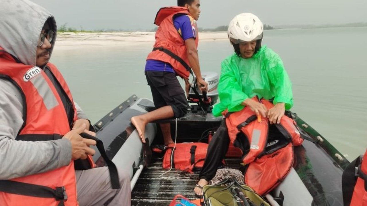 BPBD Belitung berhasil menyelamatkan dua nelayan yang mengalami kerusakan mesin kapal di tengah laut dan terombang-ambing selama beberapa jam.