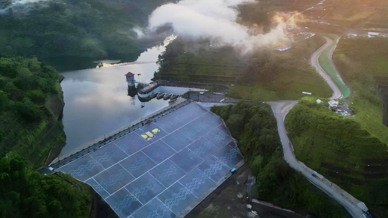 PT Semen Indonesia (SIG) berkontribusi pada pembangunan Bendungan Sidan di Bali dengan memasok 76 ribu ton semen, mendukung ketahanan air bersih bagi 1,3 juta jiwa dan pengembangan energi terbarukan.