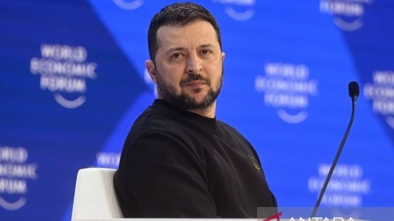 Presiden Zelenskyy menyatakan syarat-syarat perdamaian Putin menunjukkan keengganan damai, sementara AS mengusulkan gencatan senjata tanpa syarat yang telah disetujui Ukraina.