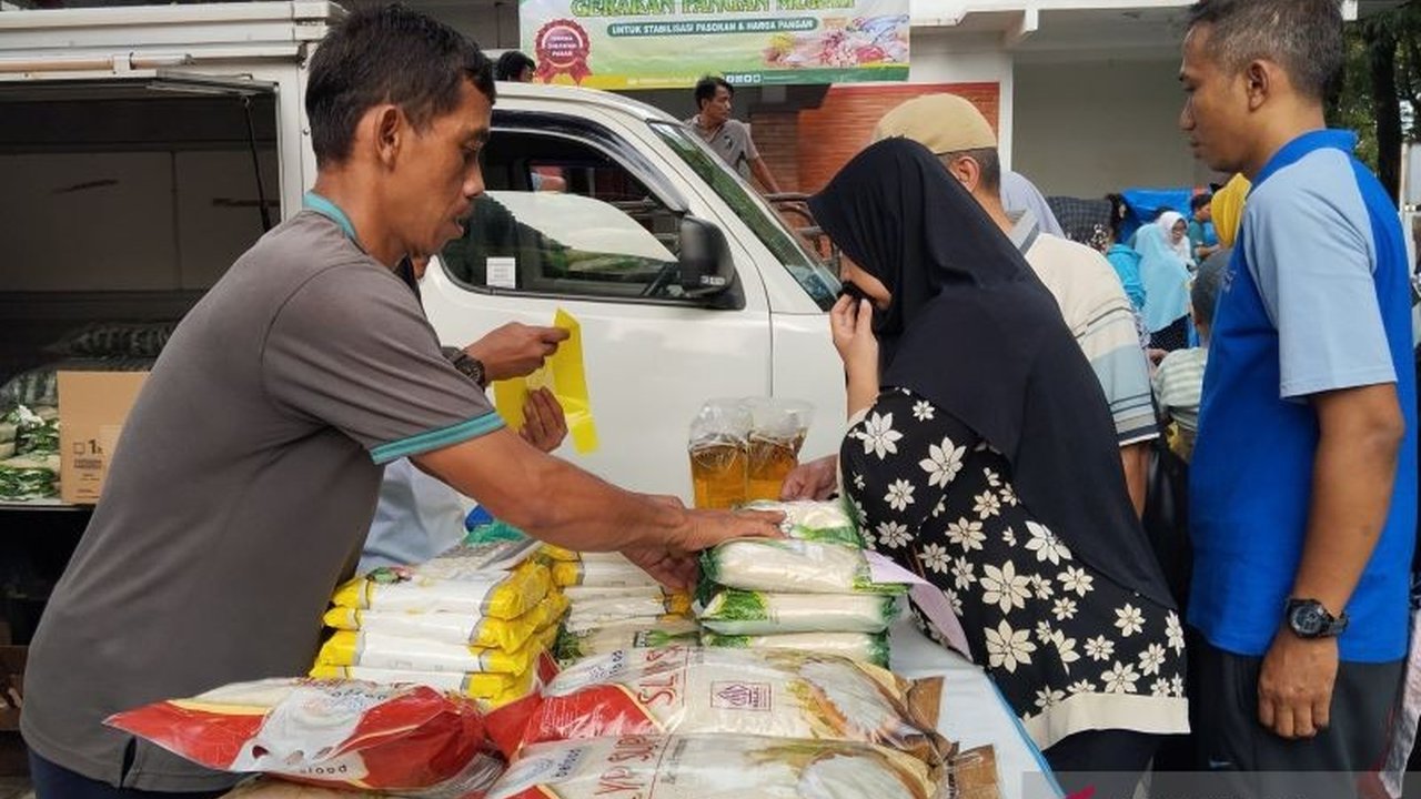 Pemerintah Kabupaten Kudus memastikan stok kebutuhan pangan pokok menjelang Lebaran 2025 aman dan surplus, bahkan menggelar operasi pasar untuk stabilisasi harga.