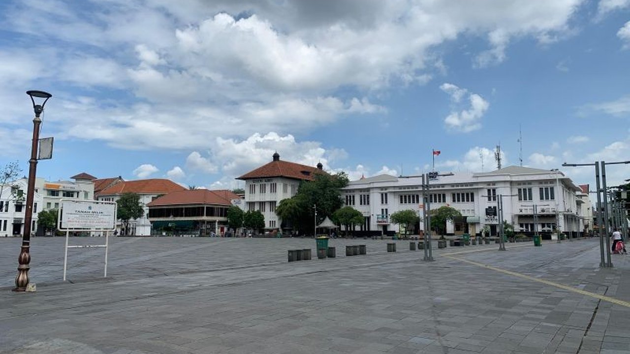 Jelajahi pesona sejarah Kota Tua Jakarta melalui Free Walking Tour Ramadhan 2025, yang menawarkan tiga rute menarik untuk mengenal bangunan bersejarah, budaya Arab di Pekojan, dan kuliner Chinatown.