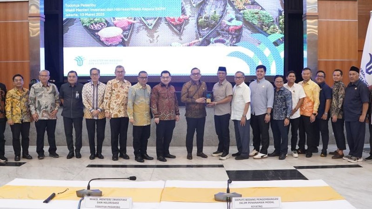Wakil Menteri Investasi mendorong peningkatan peran UMKM dan koperasi untuk meningkatkan realisasi investasi di daerah, khususnya di Kalimantan Selatan, melalui revisi Perda dan integrasi dengan sistem OSS.
