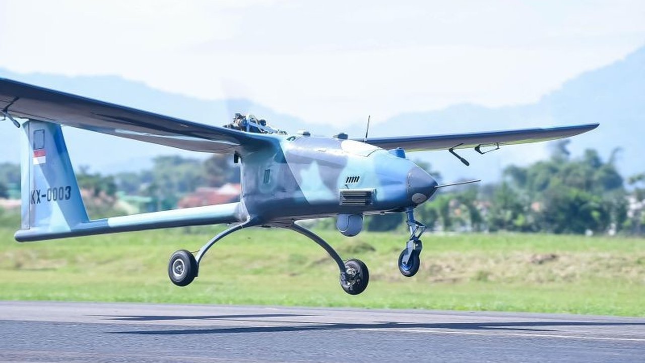 PTDI berhasil melakukan uji terbang drone Wulung, menandai kesiapan komersialisasi drone canggih buatan Indonesia untuk pasar dalam negeri dan internasional.