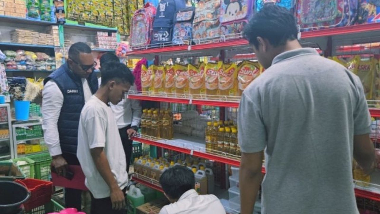 Satgas Pangan Polres Supiori mengawasi peredaran Minyakita dan menemukan harga jual di atas HET, meskipun stok aman.