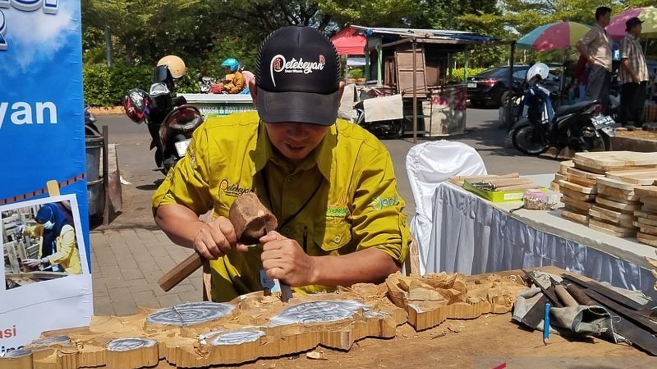 Pemerintah Kabupaten Jepara jajaki kerja sama pemasaran mebel dan ukir dengan Spanyol, berharap perluasan pasar dan peningkatan ekonomi daerah.