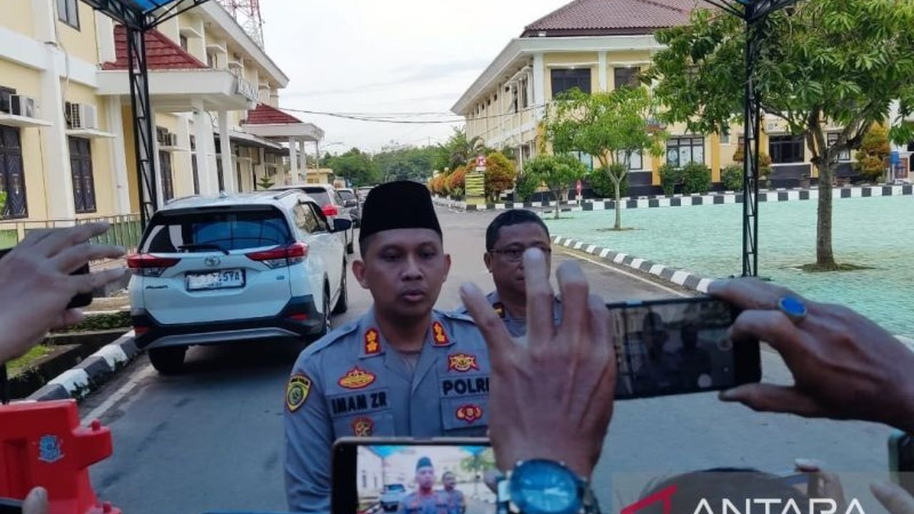Komisi Pemberantasan Korupsi (KPK) melakukan operasi tangkap tangan (OTT) terhadap delapan pejabat di Kabupaten Ogan Komering Ulu (OKU), Sumatera Selatan; Kapolres setempat membenarkan telah memfasilitasi pemeriksaan.
