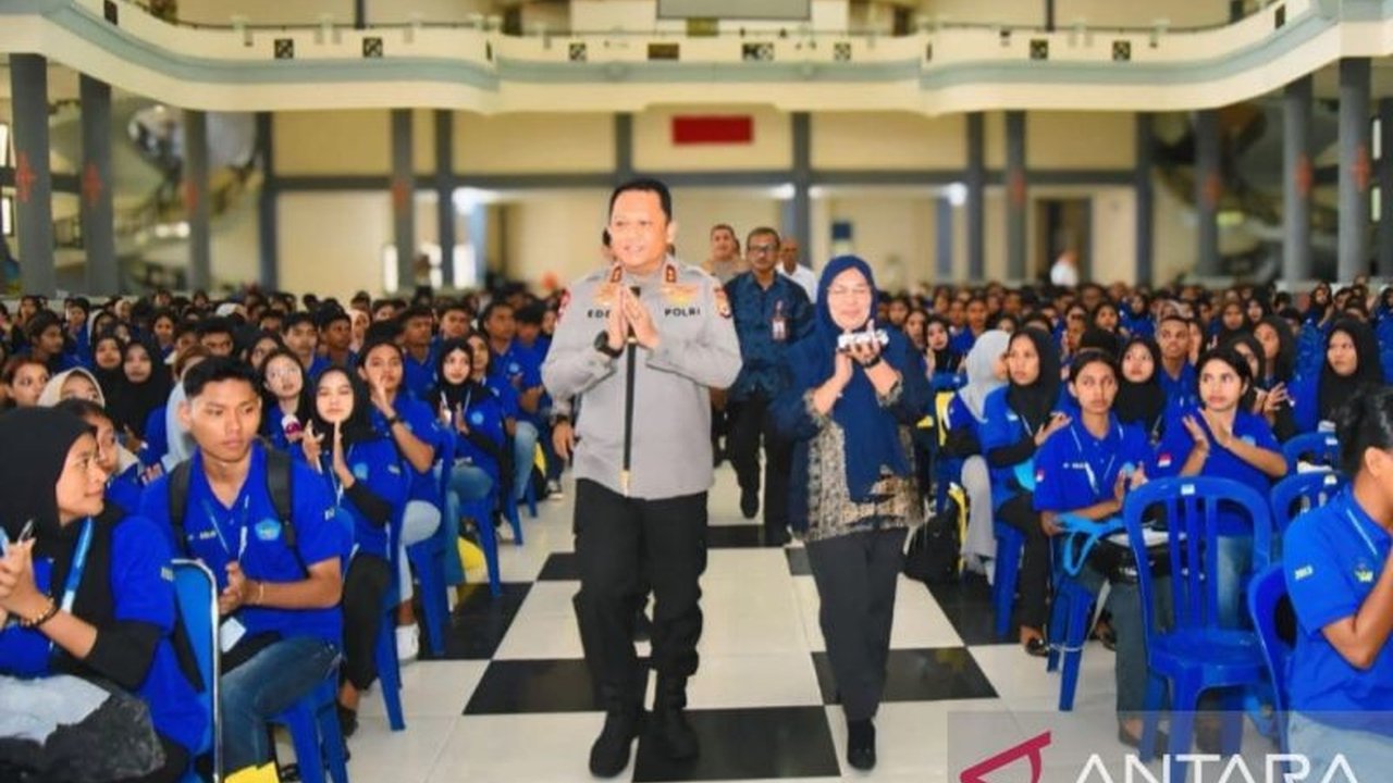Kapolda Maluku, Irjen Pol Eddy Sumitro Tambunan, memberikan kuliah umum di Unpatti, menekankan bahaya narkoba dan radikalisme bagi mahasiswa serta mengajak mereka aktif menjaga Kamtibmas.
