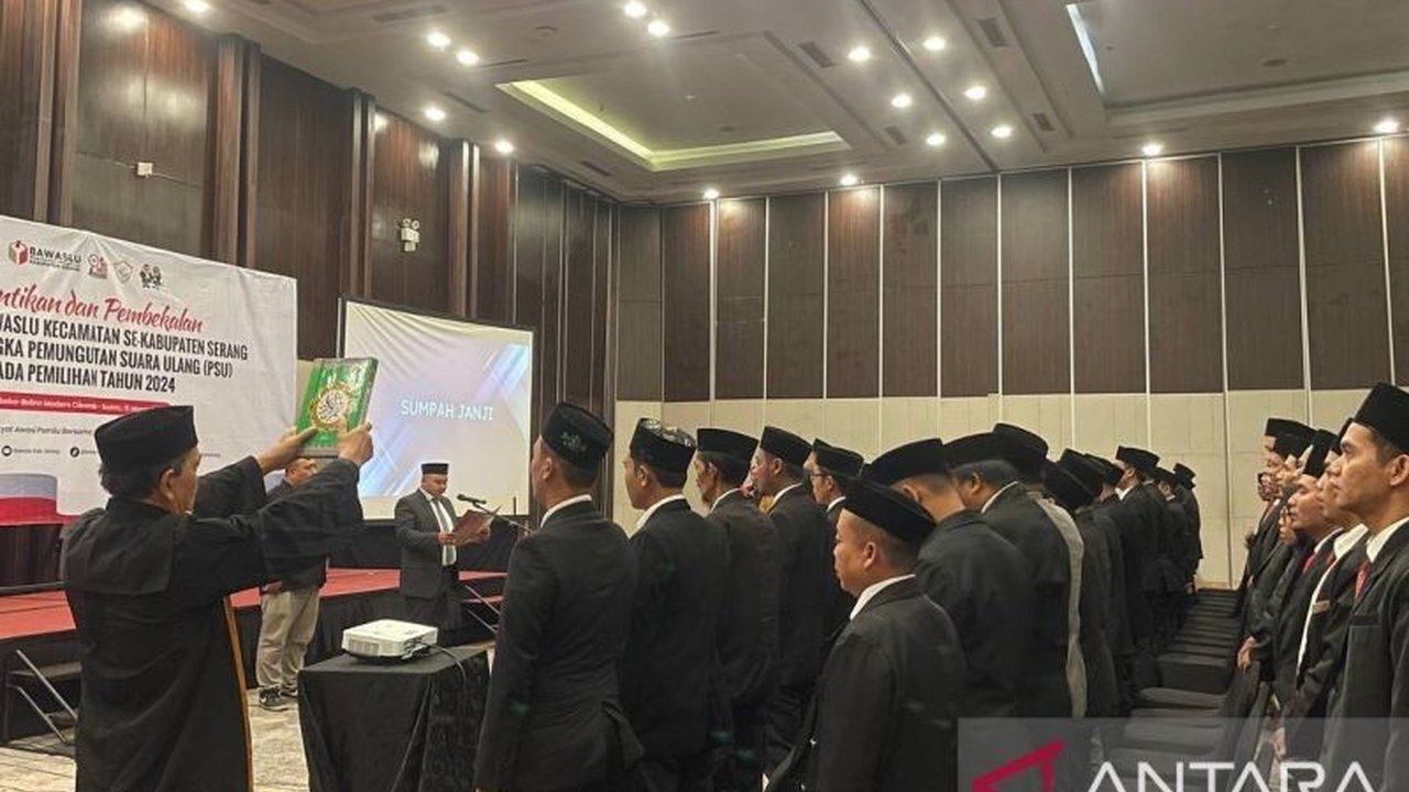 Bawaslu Kabupaten Serang telah melantik 87 anggota Panwascam untuk mengawasi Pemungutan Suara Ulang (PSU) Pilkada Serang 2024, dengan empat anggota diganti karena berbagai alasan.