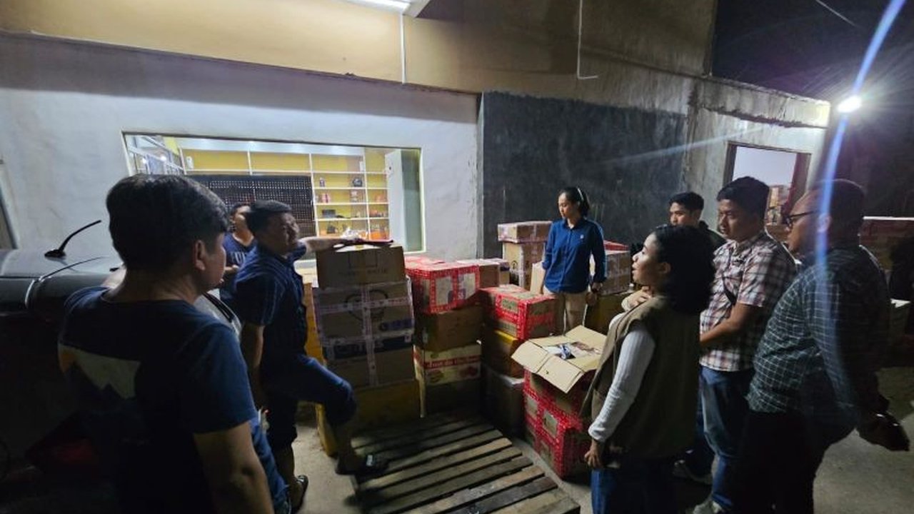 Polda Kepri menggagalkan penyelundupan rokok ilegal senilai Rp1,68 miliar yang hendak dikirim ke Singapura, dengan modus kamuflase dalam kemasan makanan ringan.