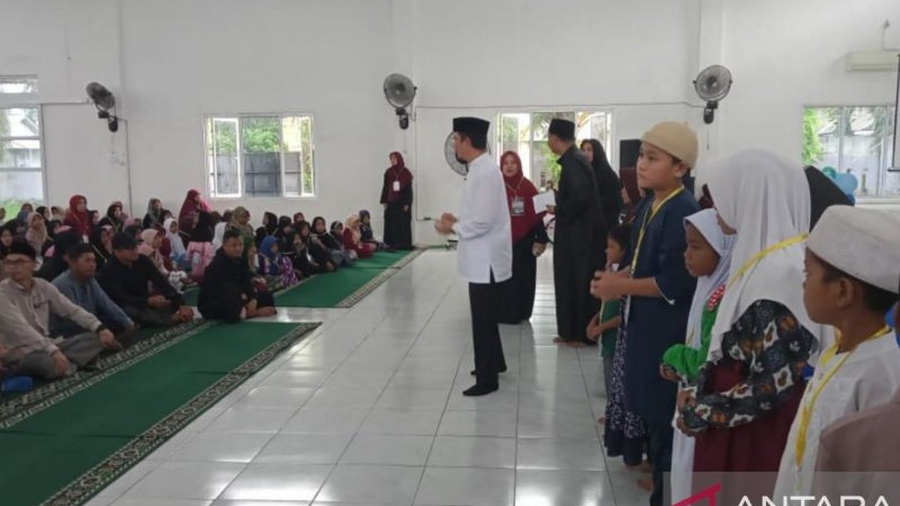 Yayasan Abulyatama Indonesia (YAI) Cabang Bangka Belitung menggelar Yatim Fest 2025 dan menyalurkan santunan kepada 300 anak yatim di Bangka Tengah, berupa uang tunai dan sembako.