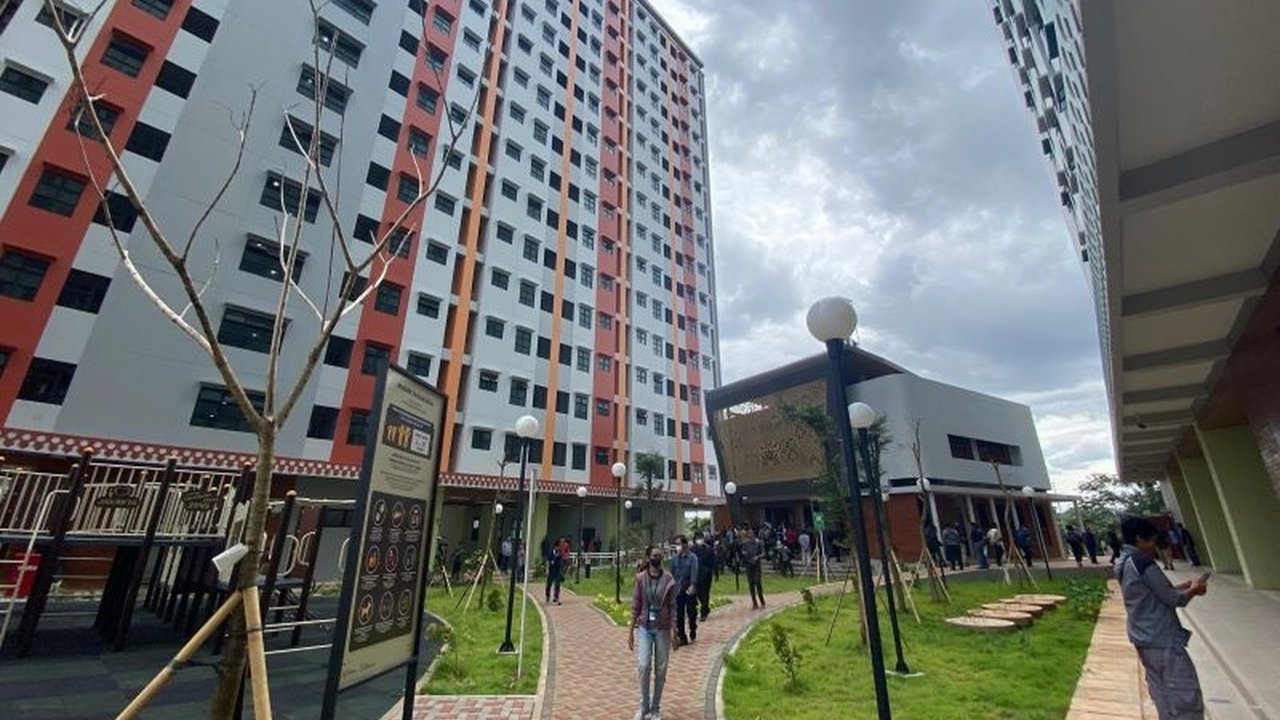 Wakil Gubernur DKI Jakarta, Rano Karno, menilai Rusunawa Green Jagakarsa memiliki kualitas yang lebih baik dibandingkan rusun sejenis di Singapura, dengan fasilitas lengkap dan akses mudah.