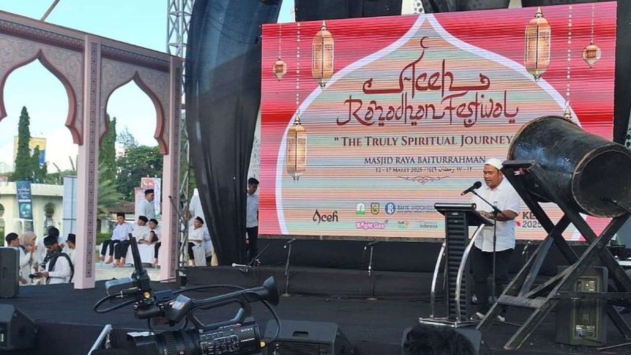 Disbudpar Aceh optimistis capai 10 juta kunjungan wisatawan pada 2025 lewat 42 agenda wisata unggulan, meski hadapi tantangan efisiensi anggaran pemerintah pusat.