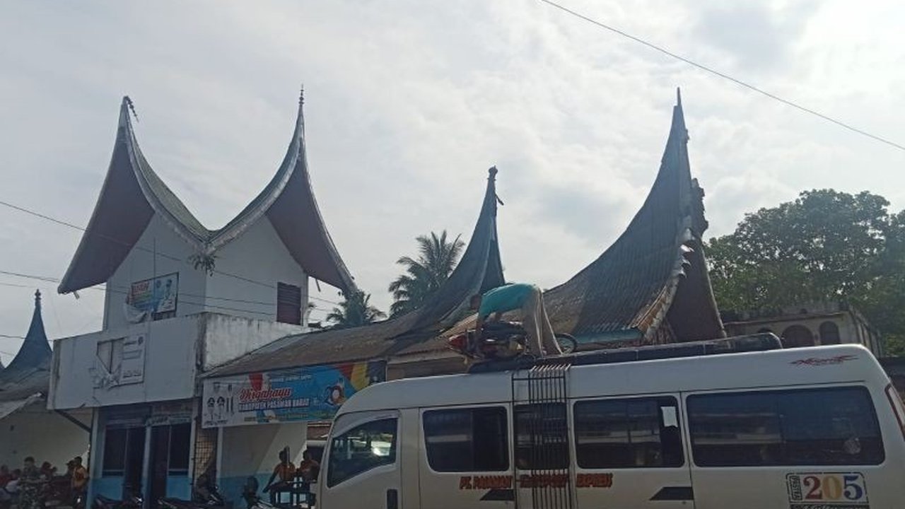 Dinas Perhubungan Pasaman Barat gelar ramp check kendaraan umum untuk memastikan keselamatan dan keamanan penumpang selama arus mudik Lebaran Idul Fitri 1446 H.