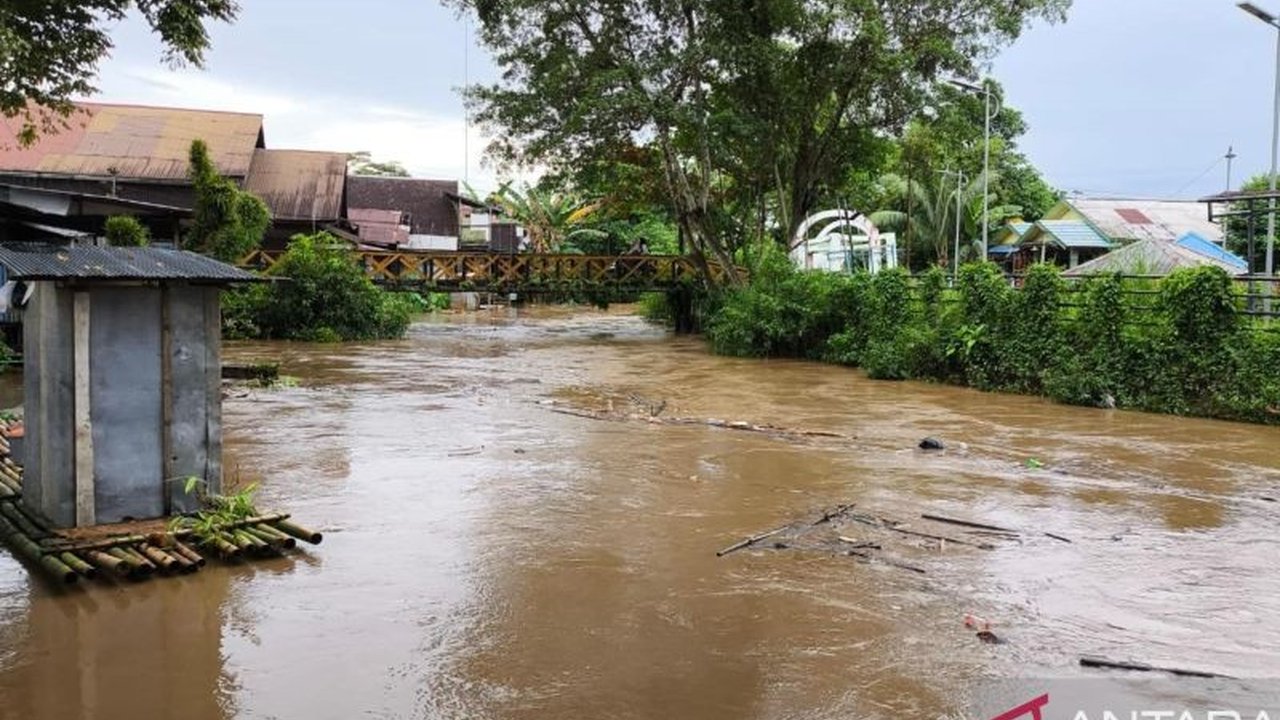 BPBD HST Kalsel mengimbau warga waspada kenaikan debit air sungai akibat hujan deras di Pegunungan Meratus yang berpotensi menyebabkan banjir.