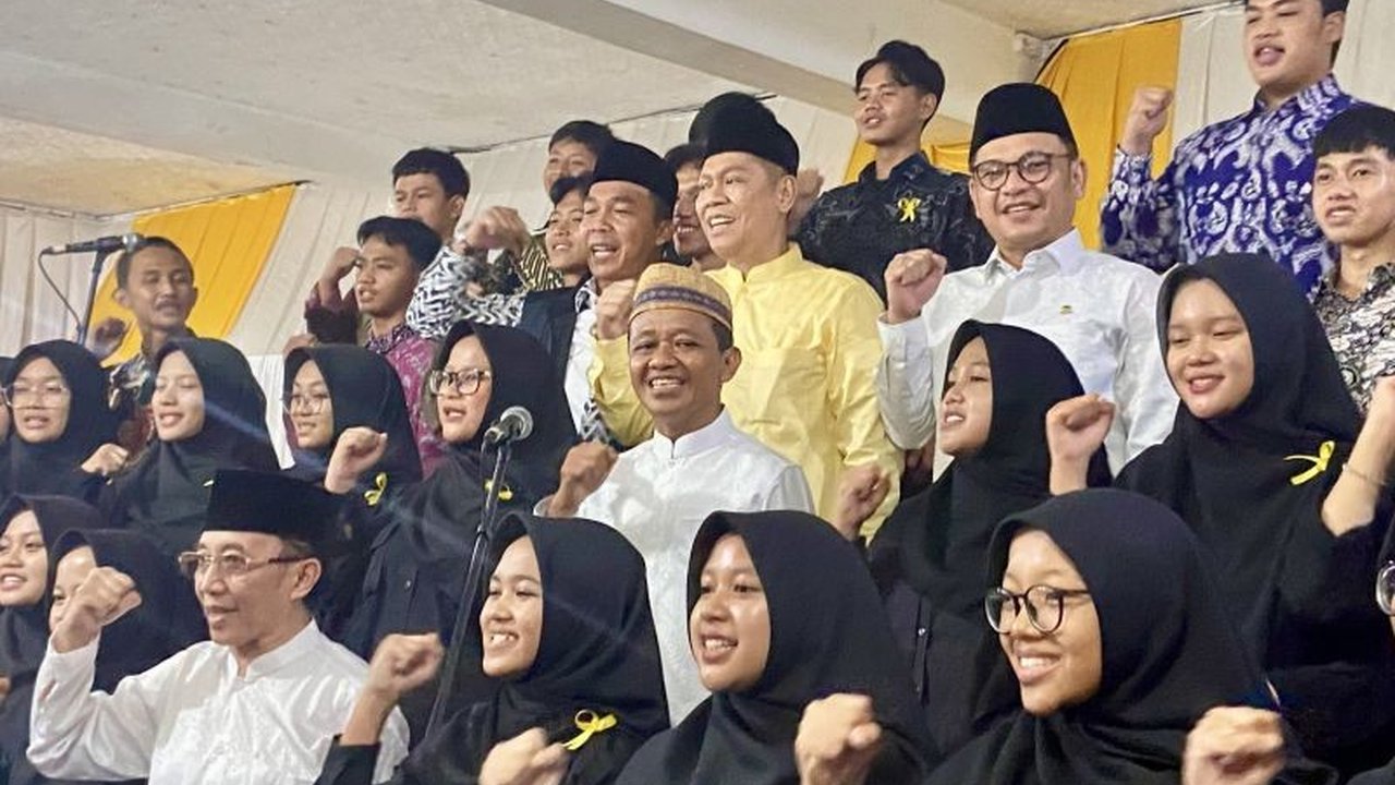 Ketua Umum Partai Golkar, Bahlil Lahadalia, menyumbang Rp1 miliar untuk pengembangan kewirausahaan santri di Pondok Pesantren Darussalam, Ciamis, Jawa Barat, sebagai bentuk dukungan terhadap program pesantren yang sejalan dengan visi Partai Golkar.