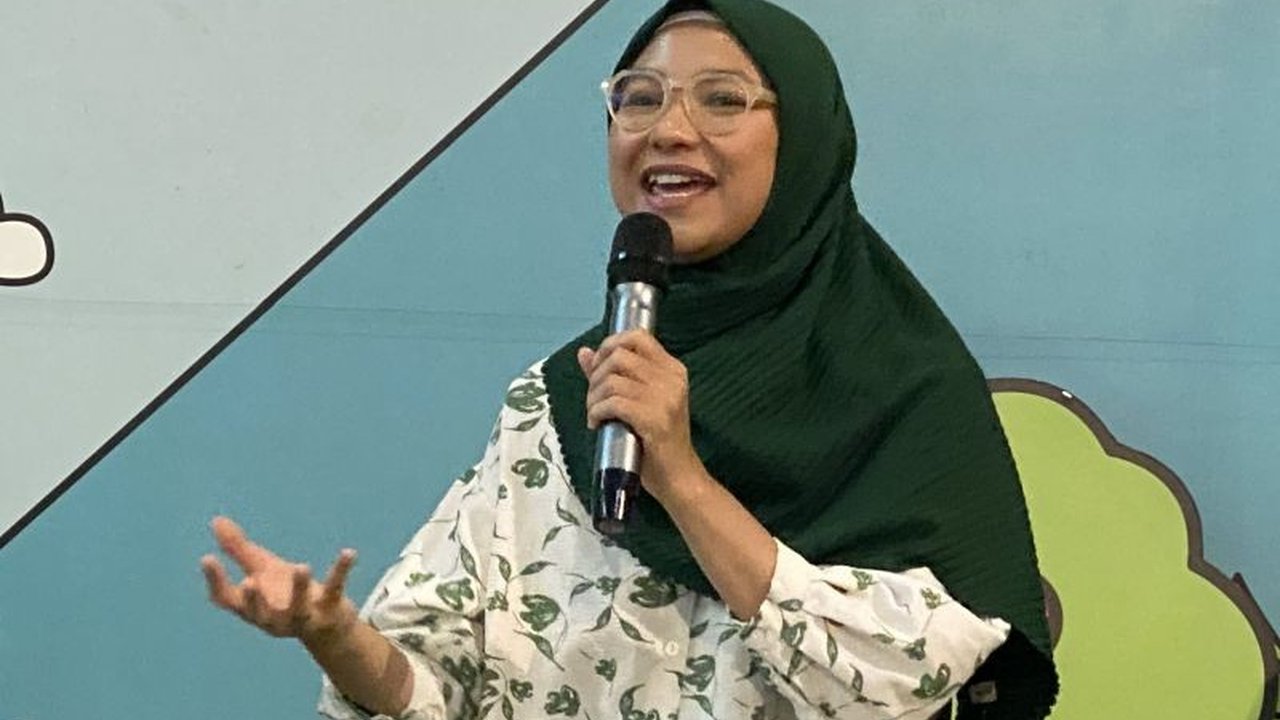 Damar Wahyu Wijayanti, seorang ahli, mengungkapkan bahwa anak-anak memiliki keunggulan dibanding AI karena pemahaman mereka akan nilai budi pekerti, yang tak dimiliki kecerdasan buatan.