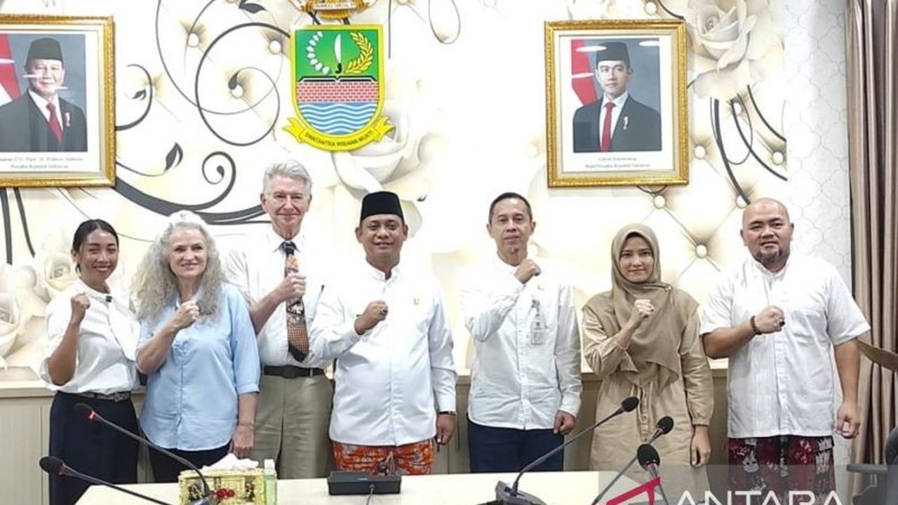 Pemkab Bekasi berkolaborasi dengan swasta, termasuk dari Amerika Serikat dan Tiongkok, untuk mempercepat pemulihan pascabanjir yang melanda sejumlah wilayah, fokus pada perbaikan infrastruktur dan layanan publik.
