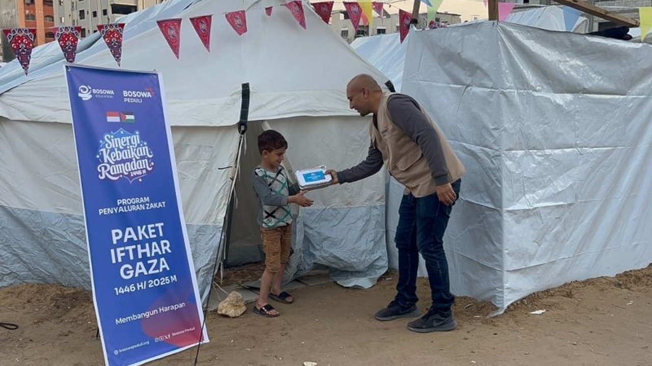 Bosowa Peduli, melalui Bosowa Foundation, telah mendistribusikan 500 paket buka puasa kepada warga Gaza Palestina yang tengah menghadapi krisis kemanusiaan akibat konflik berkepanjangan.