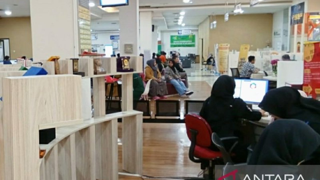 Kabupaten Karawang luncurkan aplikasi Sapa-Akang, sistem perizinan dan administrasi perkantoran yang lebih cepat, simpel, dan efisien untuk kemudahan akses layanan masyarakat.