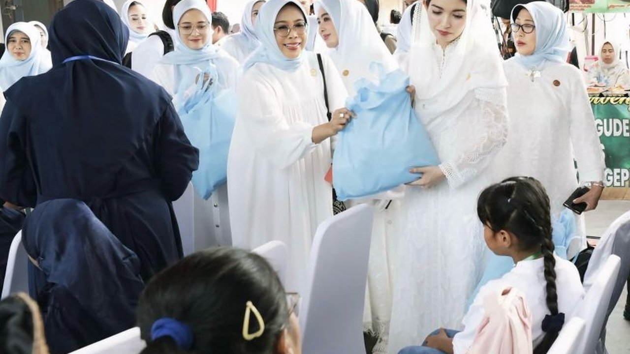 Solidaritas Perempuan (Seruni) membagikan santunan kepada 100 anak yatim piatu dan 1900 paket sembako kepada kaum dhuafa di Masjid Istiqlal, Jakarta, sebagai wujud nyata toleransi dan persaudaraan lintas agama di bulan Ramadhan.