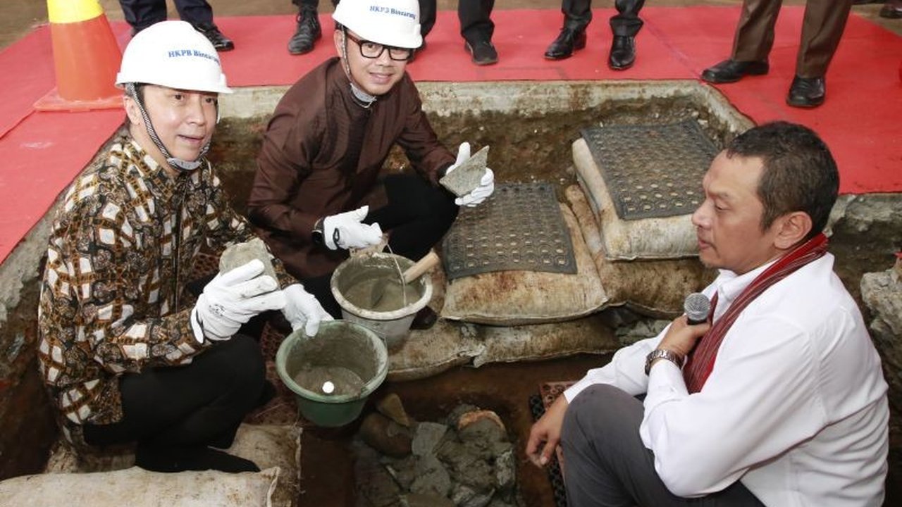Wamendagri Bima Arya Sugiarto mengajak semua pihak mengawal pembangunan Gereja HKBP Bincarung di Bogor sebagai simbol toleransi, memastikan pembangunan berjalan lancar dan berharap menjadi inspirasi bagi daerah lain.