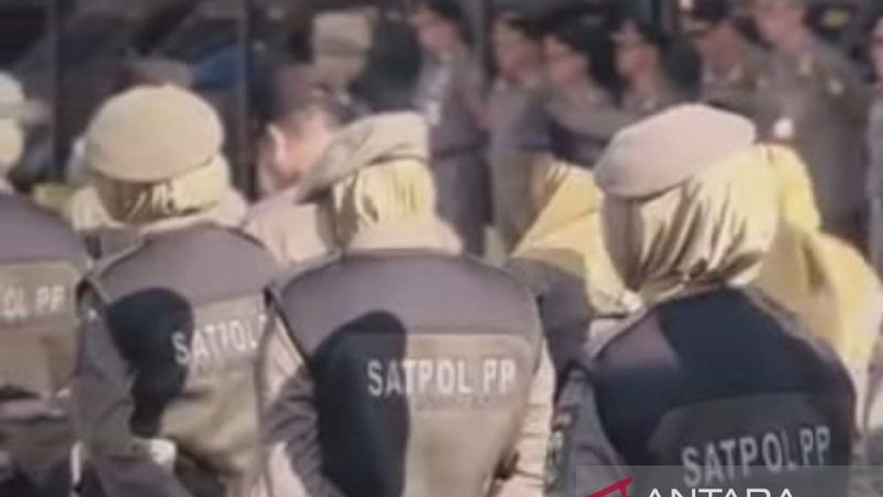 Pemerintah Kota Banjarmasin gencar menegakkan Perda Ramadhan dengan menertibkan tujuh rumah makan yang melanggar aturan buka puasa, menimbulkan pro dan kontra di masyarakat.