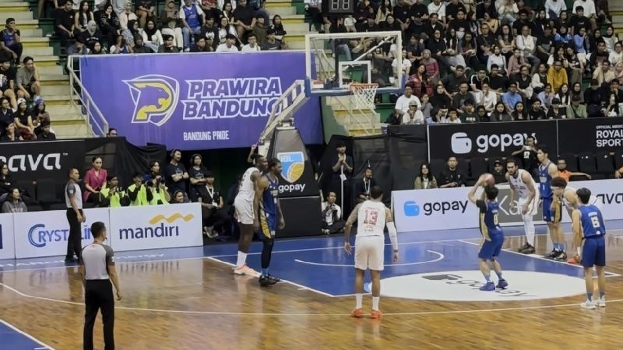 Pelita Jaya Tekuk Prawira Bandung dengan Skor Telak 83-66