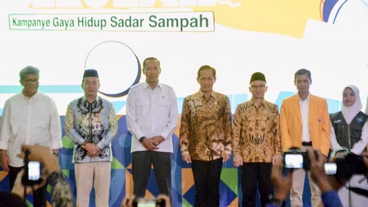 Pemerintah Provinsi Kalimantan Selatan mengapresiasi Gerakan ASTA KLH yang dinilai efektif membantu daerah mengatasi status darurat sampah, terutama di Banjarmasin, dengan mendorong generasi muda menerapkan gaya hidup ramah lingkungan.