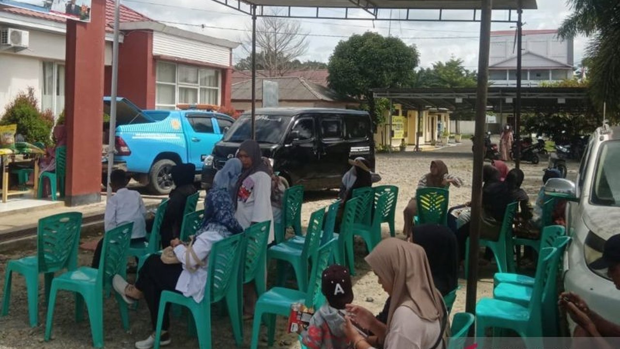 Pemerintah Kabupaten Mukomuko, Bengkulu, menggelar pasar murah Ramadhan dengan menyediakan 1000 paket sembako untuk menekan harga kebutuhan pokok selama bulan suci.