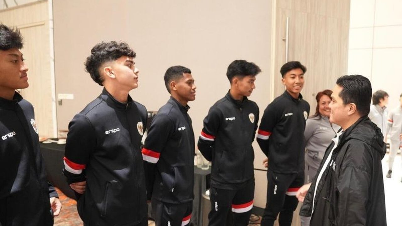 Ketua Umum PSSI, Erick Thohir, memberikan semangat kepada Timnas U-17 Indonesia yang akan berlaga di Piala Asia U-17 2025 di Arab Saudi dengan target lolos ke Piala Dunia U-17 di Qatar.