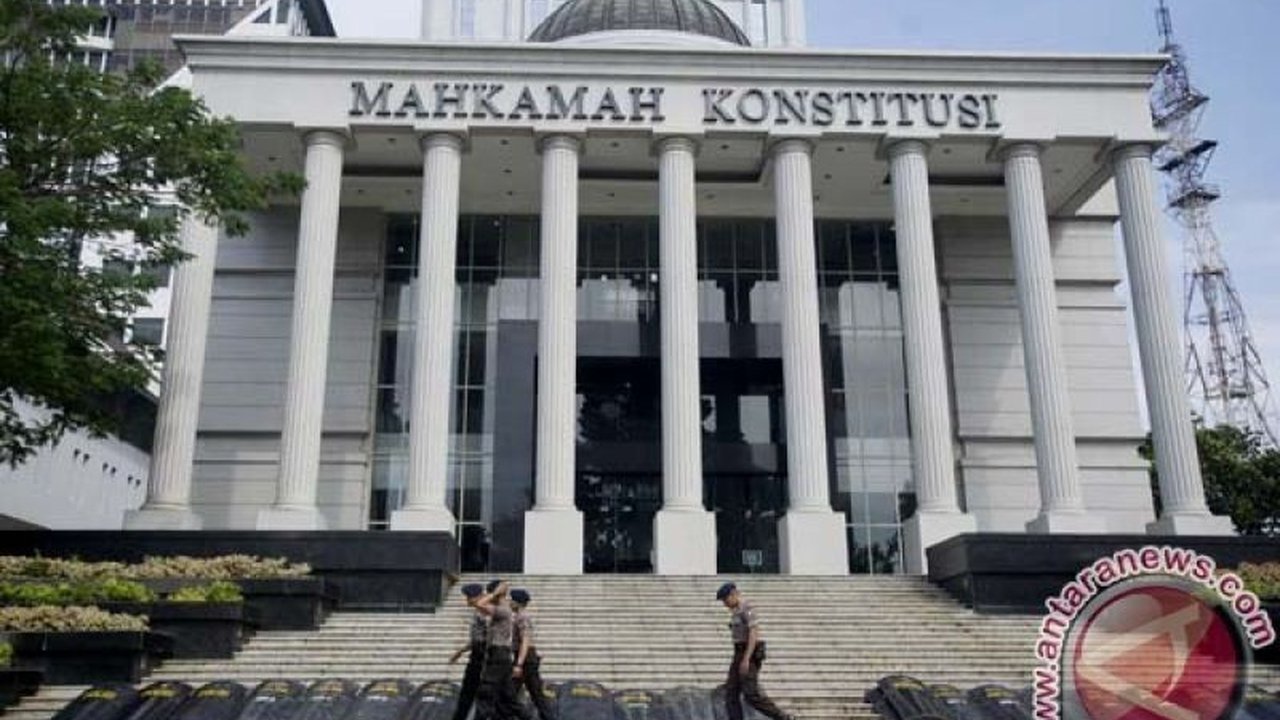 Guru Besar Unhan, Kolonel Sus Prof Dr Drs Mhd. Halkis MH, mengajukan uji materi UU TNI ke MK karena dinilai bertentangan dengan konstitusi dan membatasi hak prajurit sebagai warga negara.