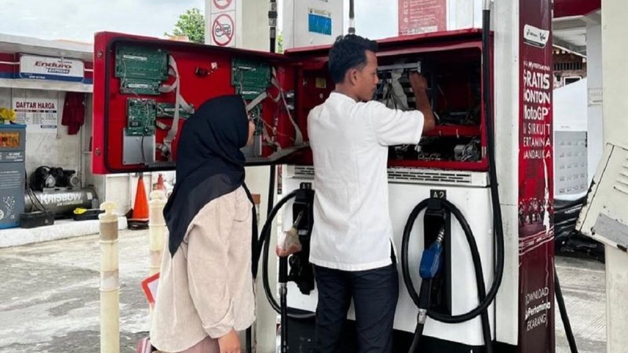 Dinas Perindustrian dan Perdagangan Kota Tangerang gencar melakukan uji tera alat takar di delapan SPBU jalur mudik untuk memastikan keakuratan dan mencegah kecurangan menjelang Lebaran 2025.