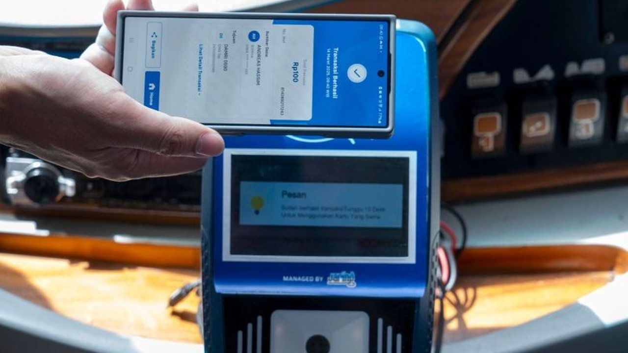 BRI meluncurkan fitur QRIS Tap berbasis NFC di aplikasi BRImo untuk mempercepat adopsi pembayaran digital di Indonesia, menawarkan transaksi yang lebih cepat, aman, dan mudah bagi nasabah dan pelaku usaha.