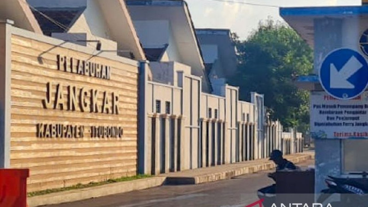 Kemenhub kerahkan Kapal Ekspres Bahari 8B untuk melayani penyeberangan Situbondo-Madura selama mudik Lebaran 2025, antisipasi lonjakan pemudik hingga 20 persen.