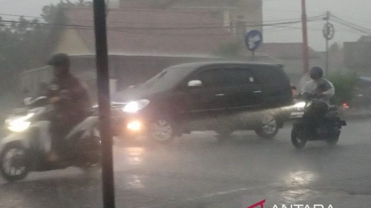 Waspada! BMKG Imbau Warga Jateng Antisipasi Cuaca Ekstrem 16-18 Maret