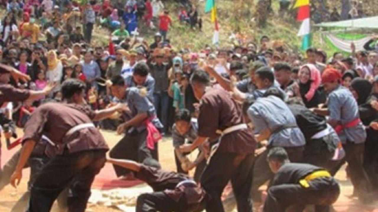 Perang Ketupat Bangka Barat Resmi Jadi Kekayaan Intelektual Komunal