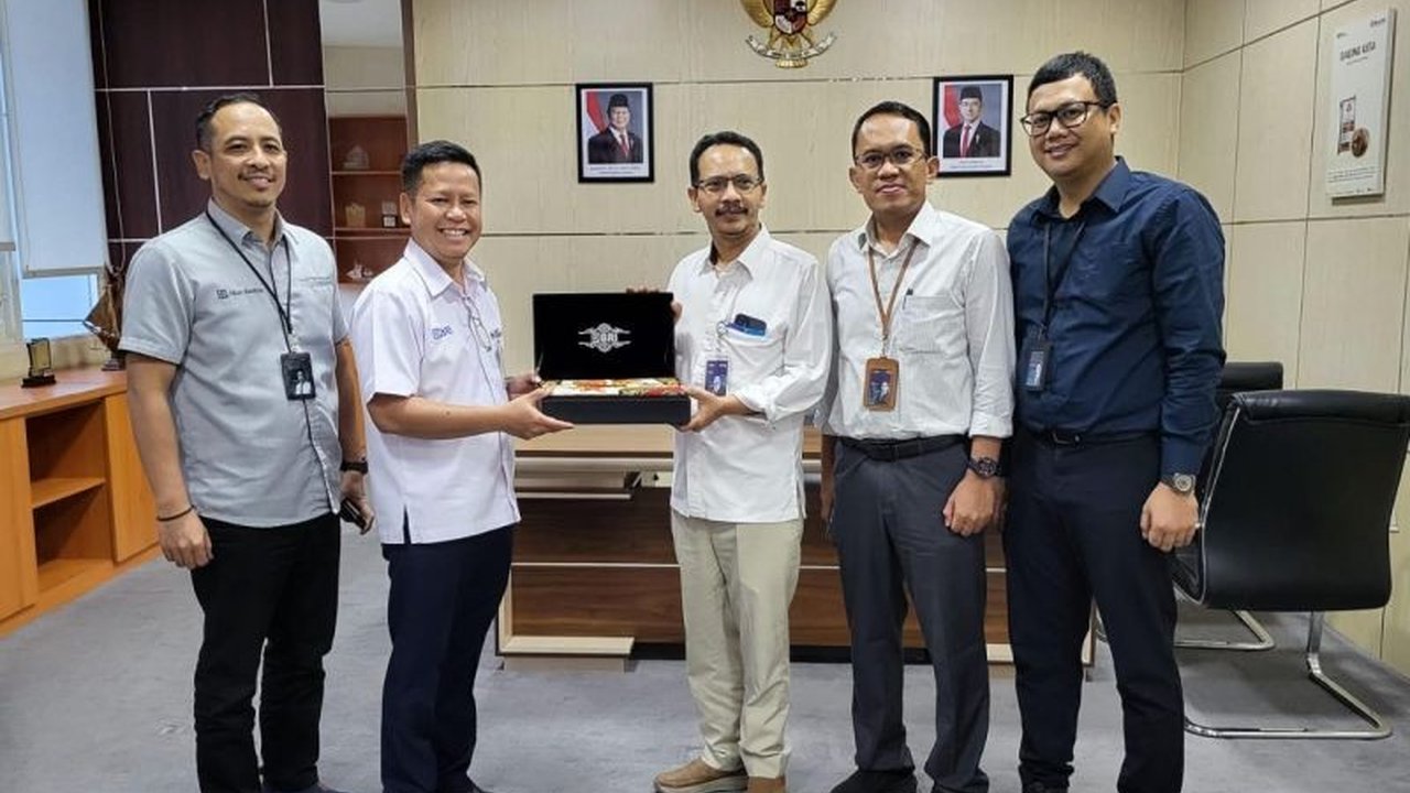 BRI Makassar dan Bulog Divre Sulselbar berkolaborasi untuk meningkatkan serapan gabah petani di Sulawesi Selatan dan Barat, mendukung swasembada pangan nasional.