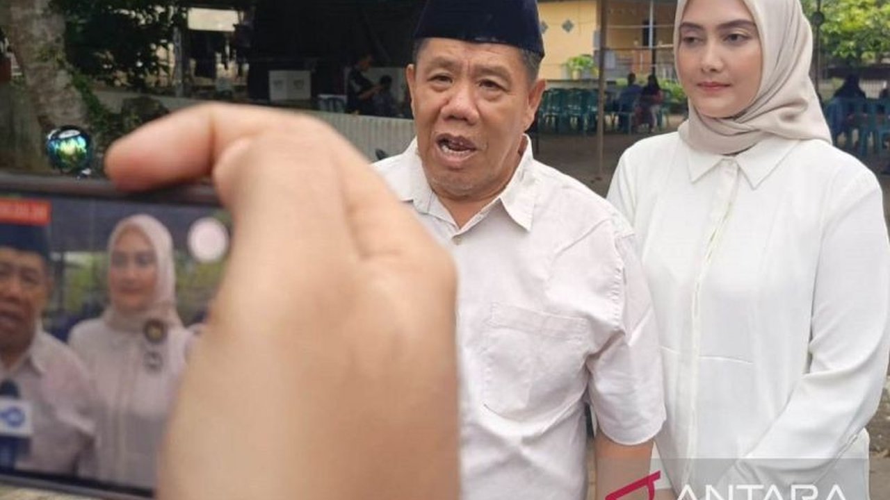 Gubernur Kepulauan Bangka Belitung, Hidayat Arsani, akan menggunakan dana pribadinya untuk merenovasi rumah dinas dan ruang kerjanya, demi efisiensi anggaran dan peningkatan pelayanan publik.