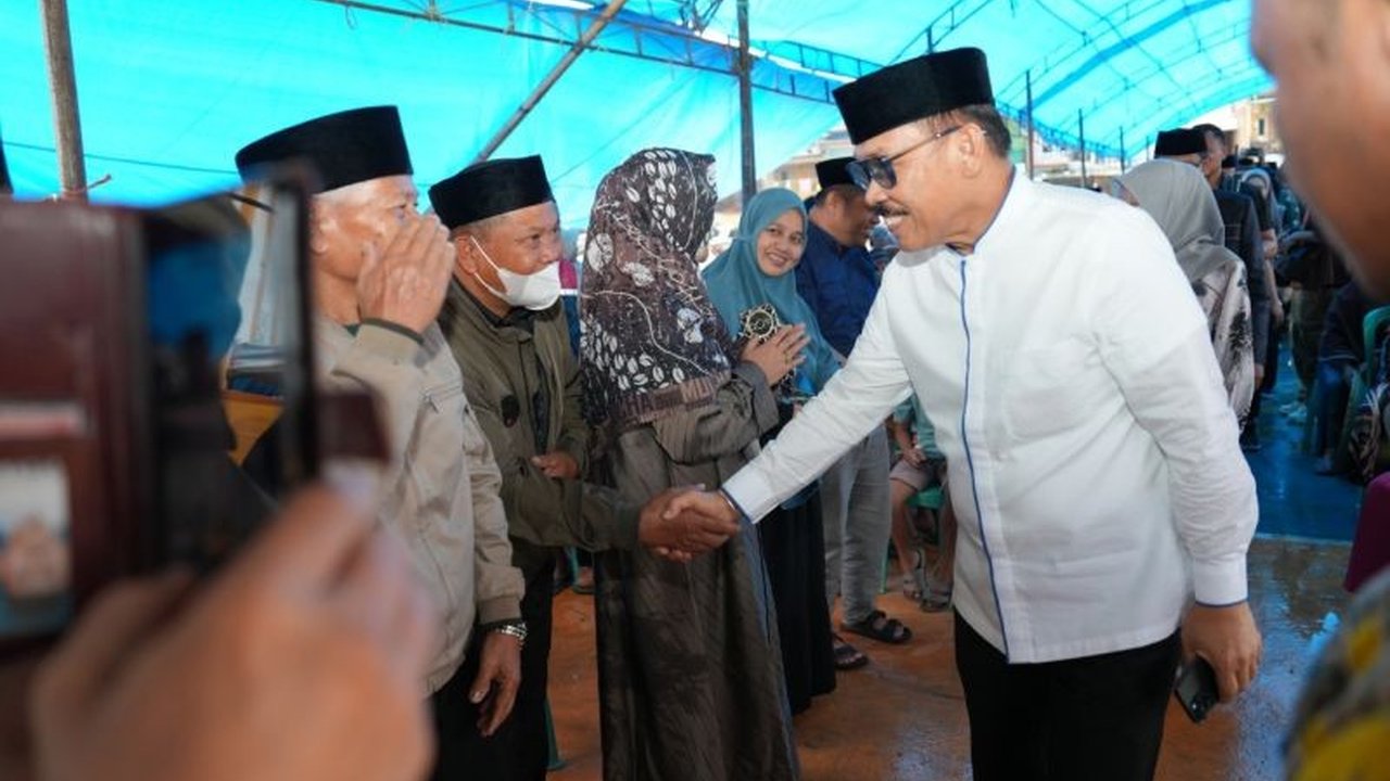 Pemerintah Provinsi Sulawesi Barat (Sulbar) mengalokasikan Rp18 miliar dari APBD 2025 untuk membangun jalan penghubung Mamasa-Majene, guna meningkatkan akses ekonomi masyarakat.