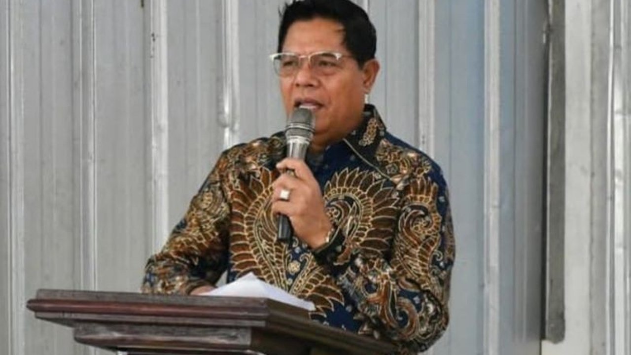 Bupati Lombok Timur, Haerul Warisin, mengajak petani setempat untuk kembali menerapkan kearifan lokal dalam bercocok tanam guna mendukung ketahanan pangan nasional dan program Makanan Bergizi Gratis (MBG).