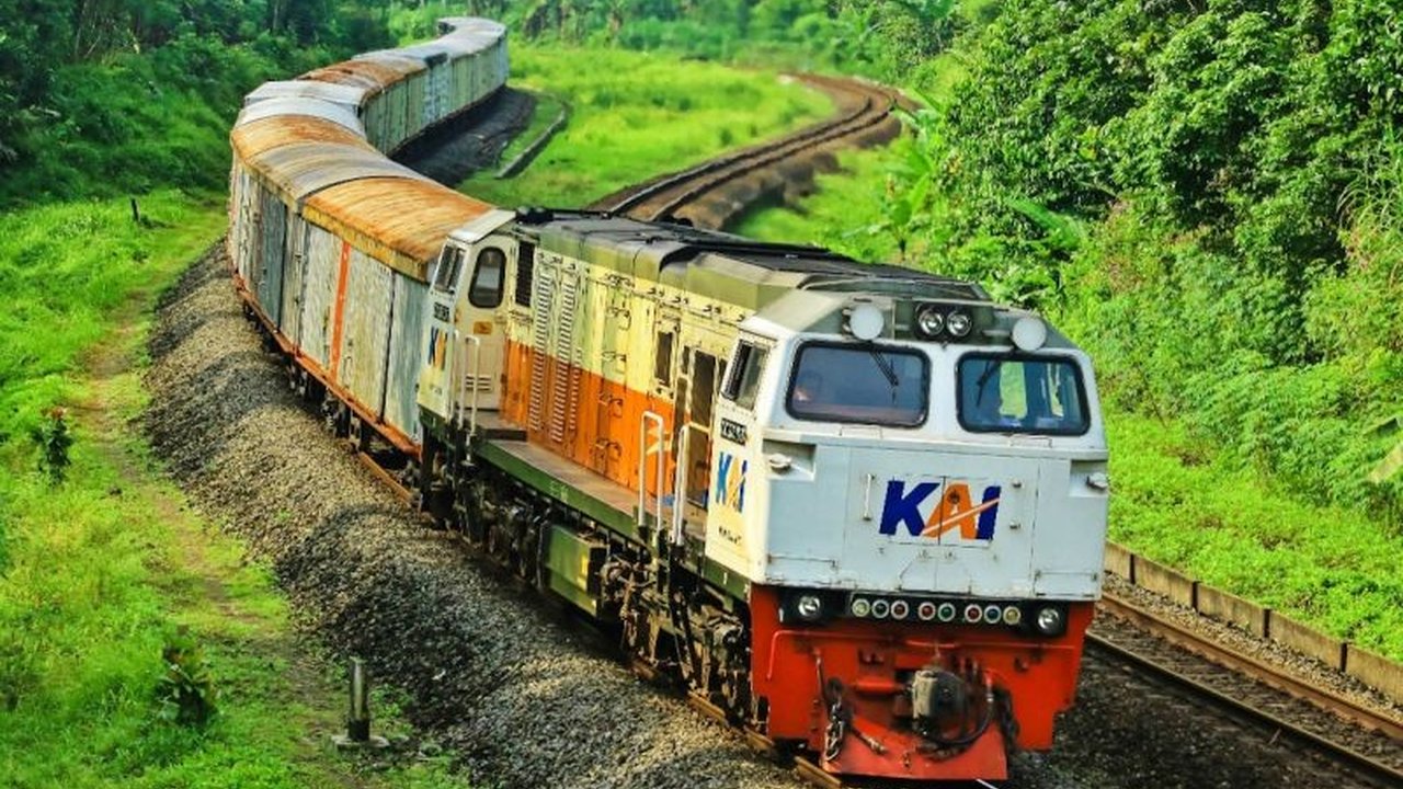 PT Kereta Api Indonesia (KAI) sukses angkut 110.558 ton hasil perkebunan hingga Februari 2025,  mendukung ketahanan pangan nasional dan meningkatkan efisiensi distribusi komoditas.