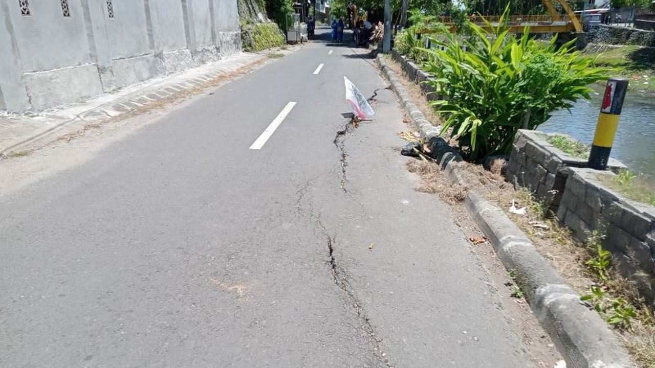 Jalan Rawan Longsor di Mataram, Komisi III DPRD Segera Cek Lokasi